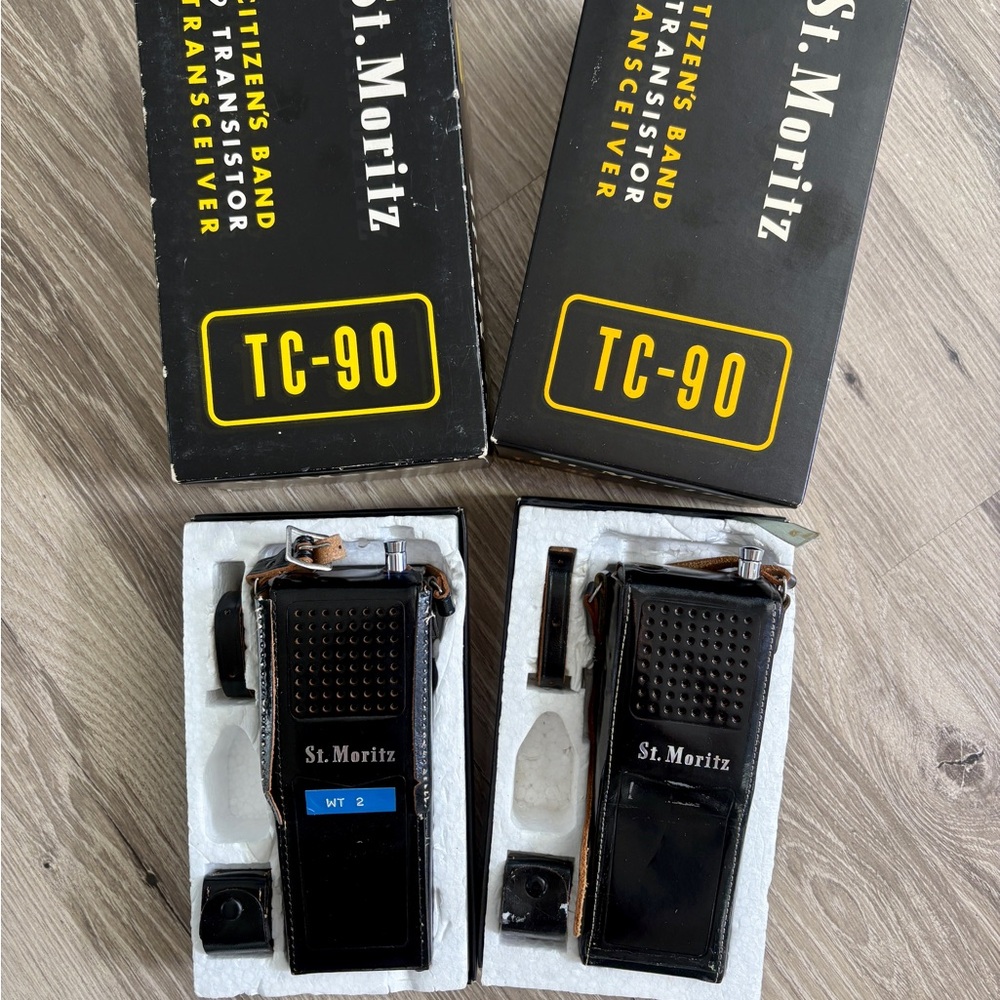 vintage TC-90 Black Two-Way Radio Set- UNTESTED